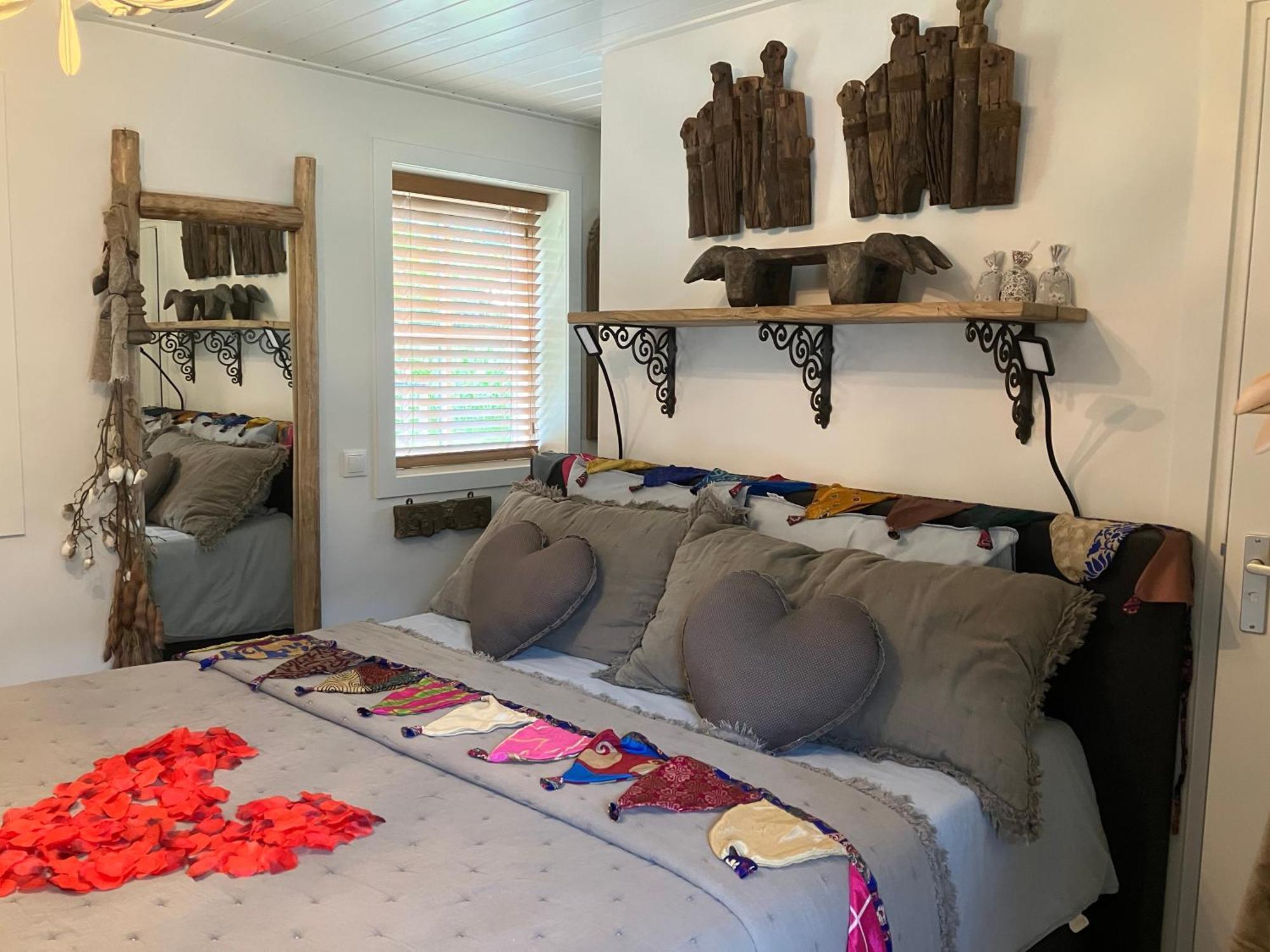 Bed & Breakfast Hoeve Happiness - Ontbijt Inbegrepen - Wellness Aanwezig Voorthuizen Exterior photo